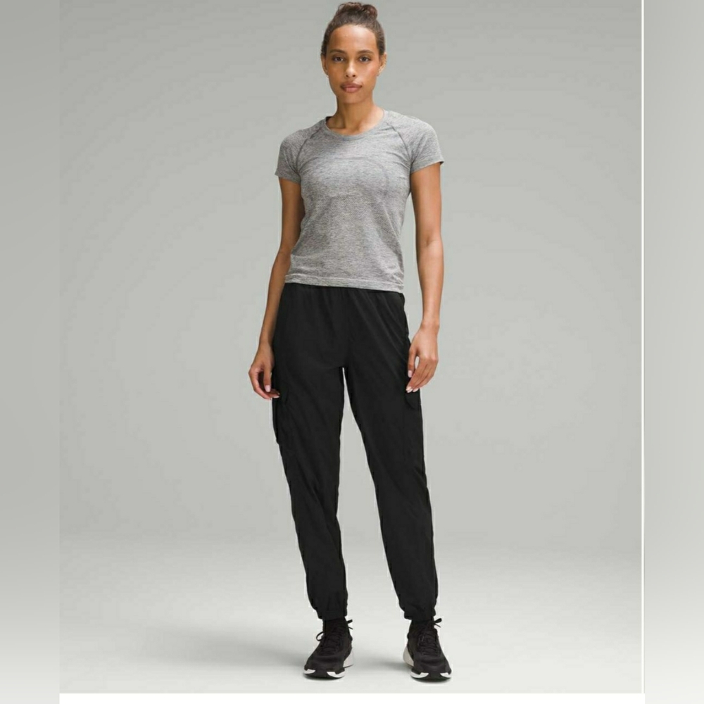 Lululemon Lightweight Cargo Mid-Rise Hiking Pant - Black 10 - Picture 1 of 12